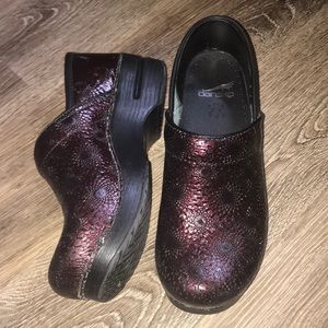 NWOT DANSKO CLOGS